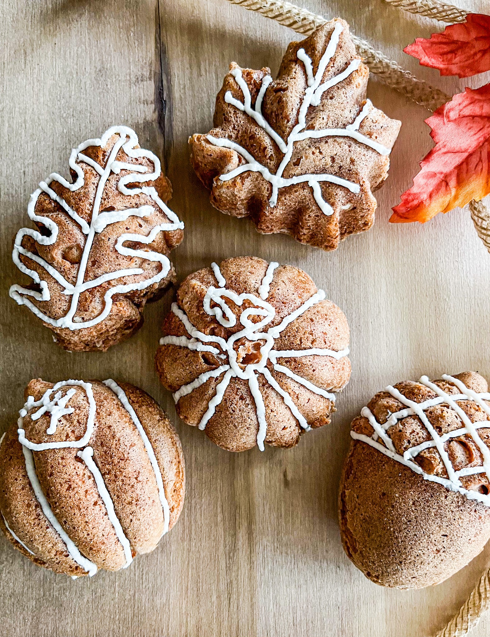 Fall Bundt Cakes 92015752048548-thanksgiving-mini-cakes-16926560823385.jpg