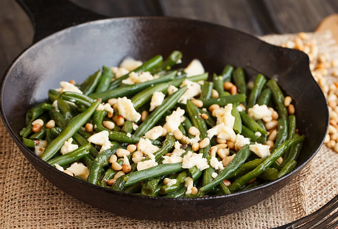 Lemony Green Beans with Toasted Garlic and Pine Nuts