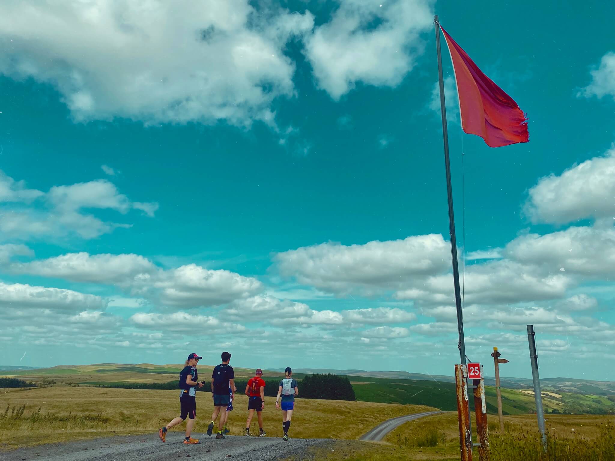 dropbag-trail-running-box-eddum 516-eddum-flagjpeg-17552731776737.jpeg