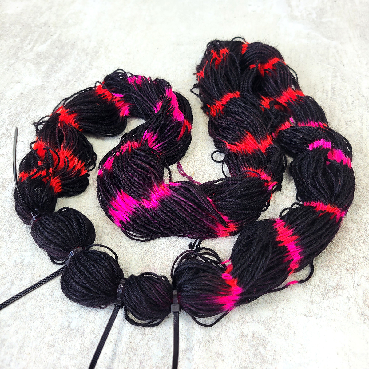 1079-cable-tie-resist-4-17520554363302.jpg