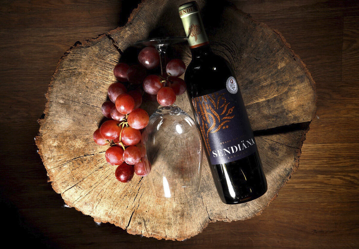 r499-sendiana-red-wine-on-trunk-16699641861419.jpg