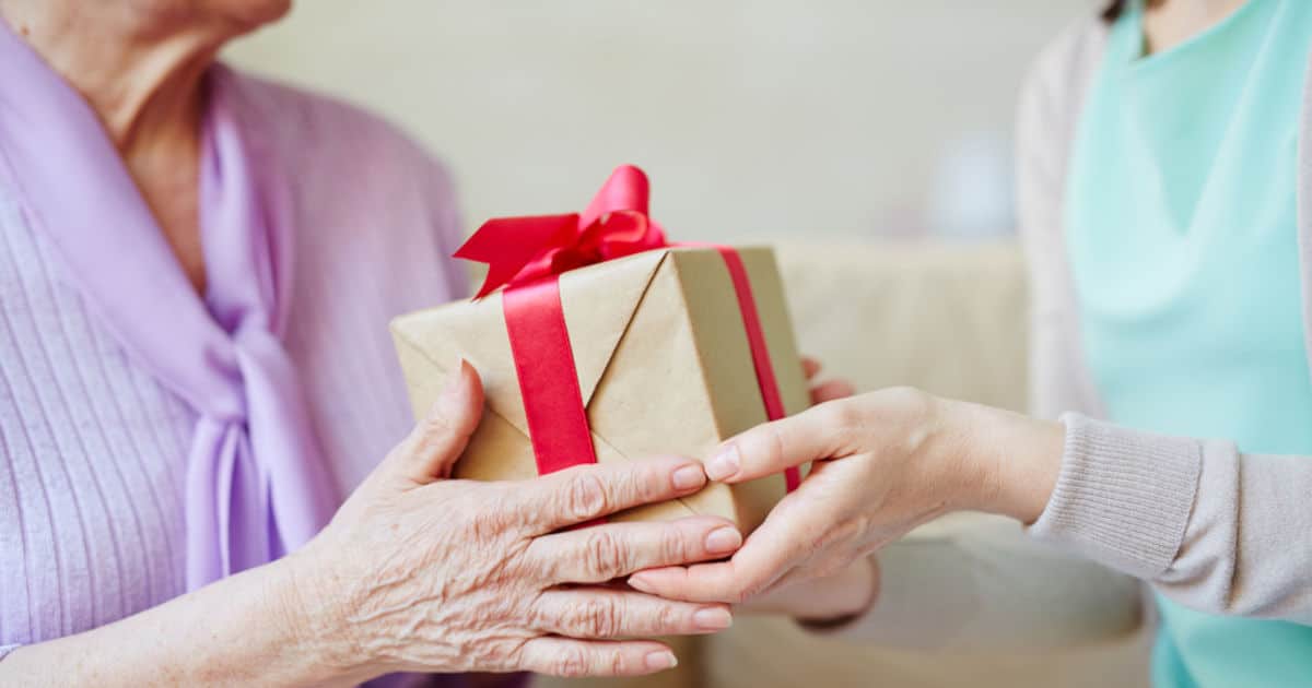 101-gifts-for-seniors-3-1200x630-1-17283885100304.jpg