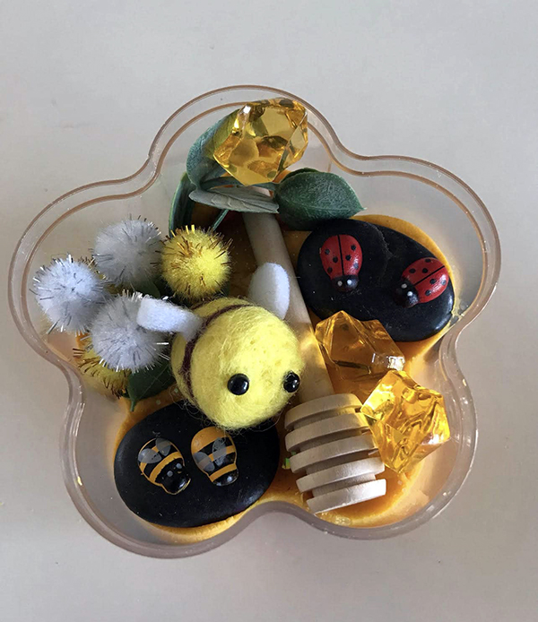 busy bee toddler sensory mini bin
