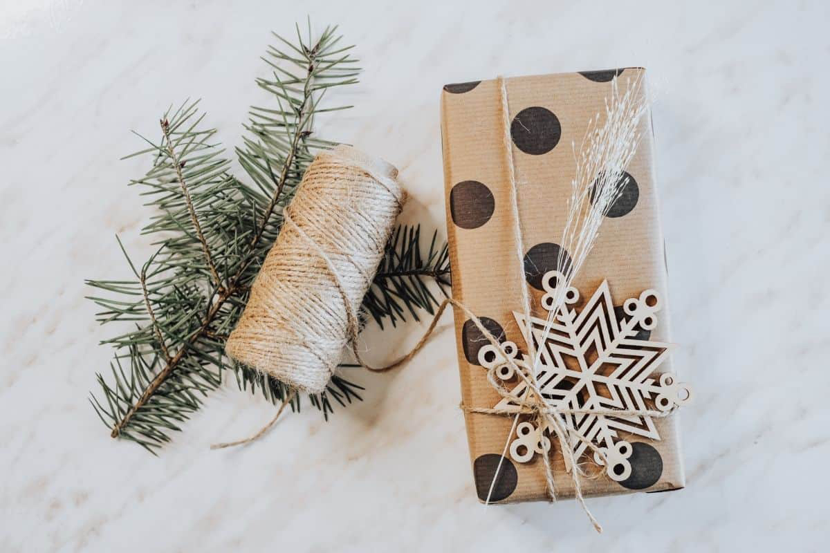 DIY Paper Straw Gift Wrap Toppers - 5 Ways