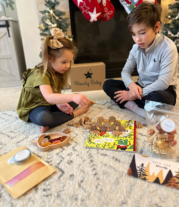 kids unboxing the November 2022 Howdy Baby family subscription box