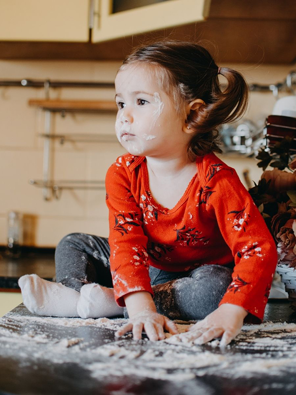 flour sensory bin ideas for toddlers and kids