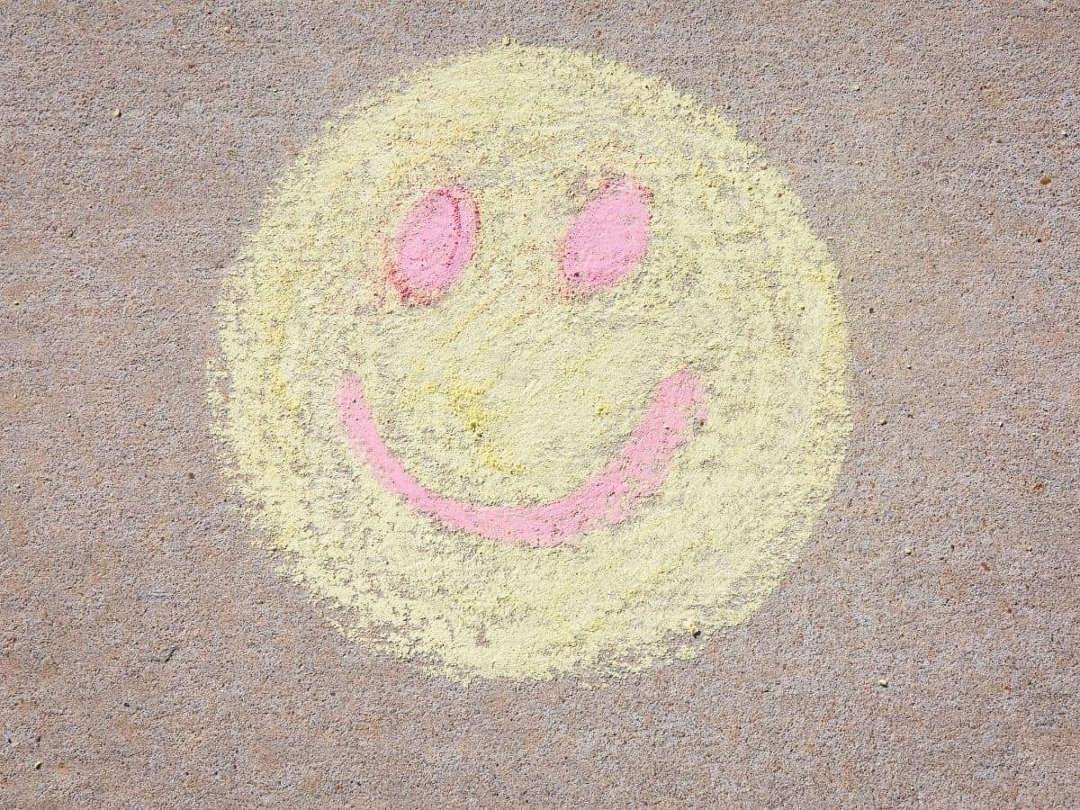 simple smiley face chalk drawing for kids