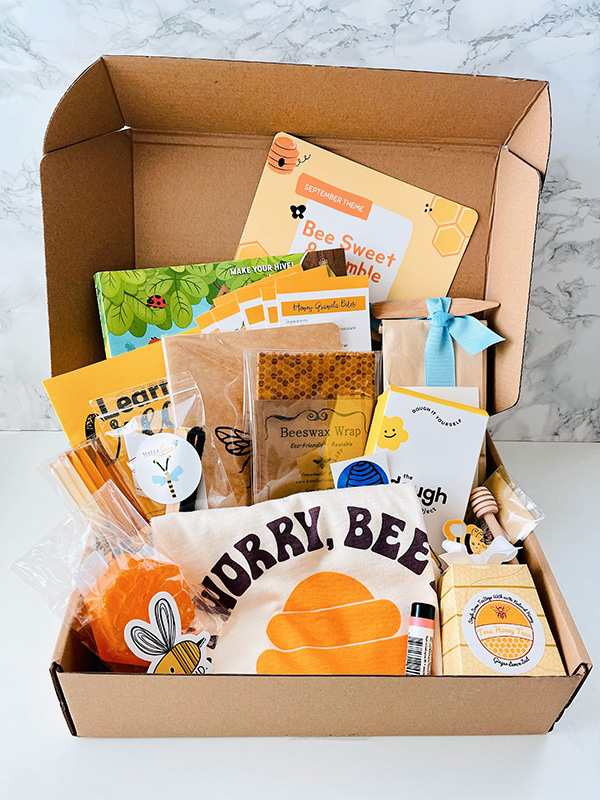 Howdy Kids monthly subscription box September 2021 unboxing
