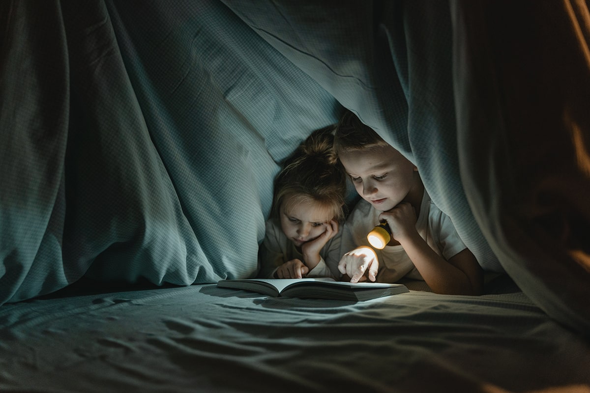 kids reading together