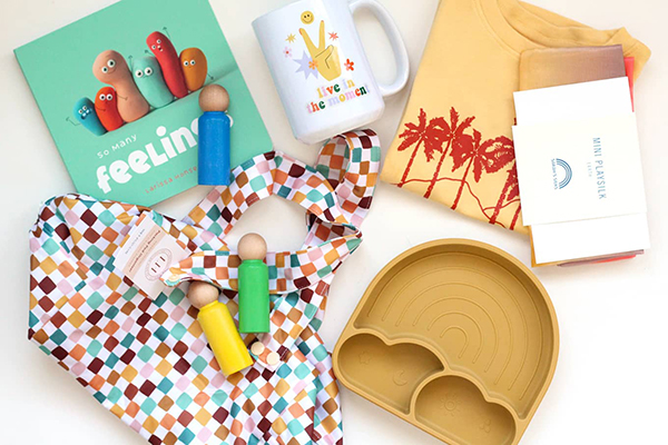 all goodies featured in the Howdy Baby maternity subscription box May 2023
