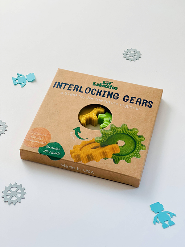 interlocking gears STEM toy from the January 2023 Howdy Baby mommy to be subscription box