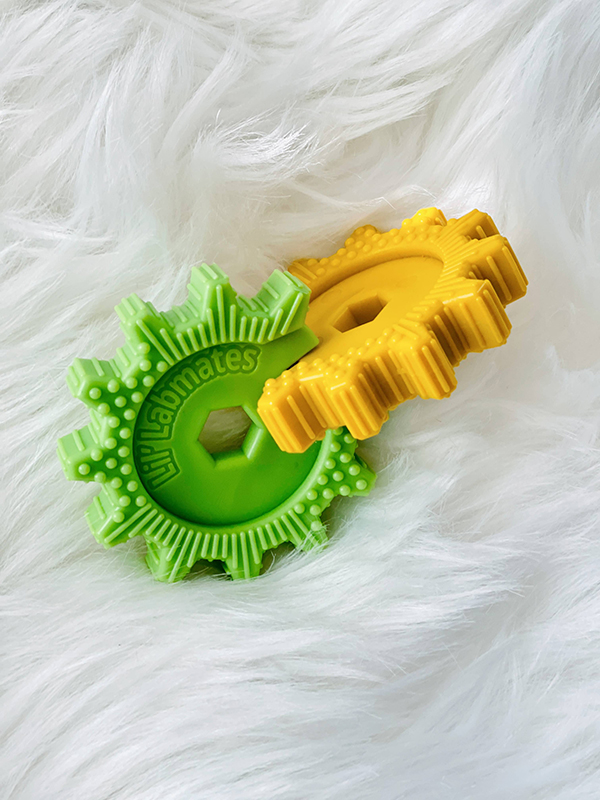 interlocking gears STEM toy for babies and toddlers featured in the January 2023 Howdy Baby mommy to be subscription box