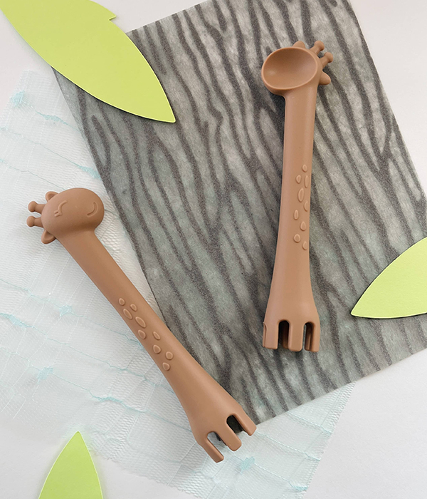 giraffe fork and spook set from jungle themed Howdy Baby newborn baby boxes