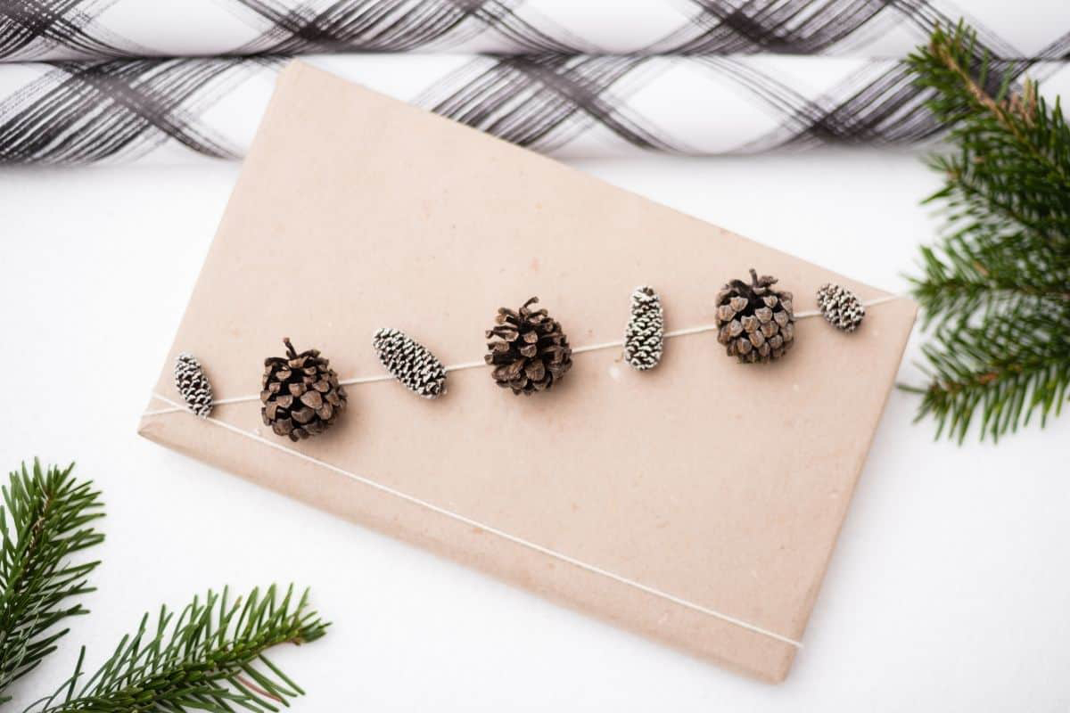 pinecone garland