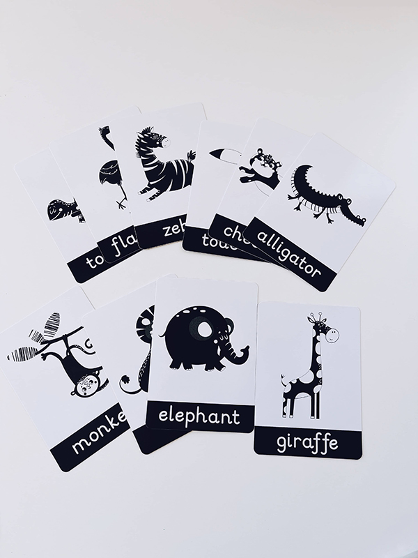 baby sensory flashcards in black and white