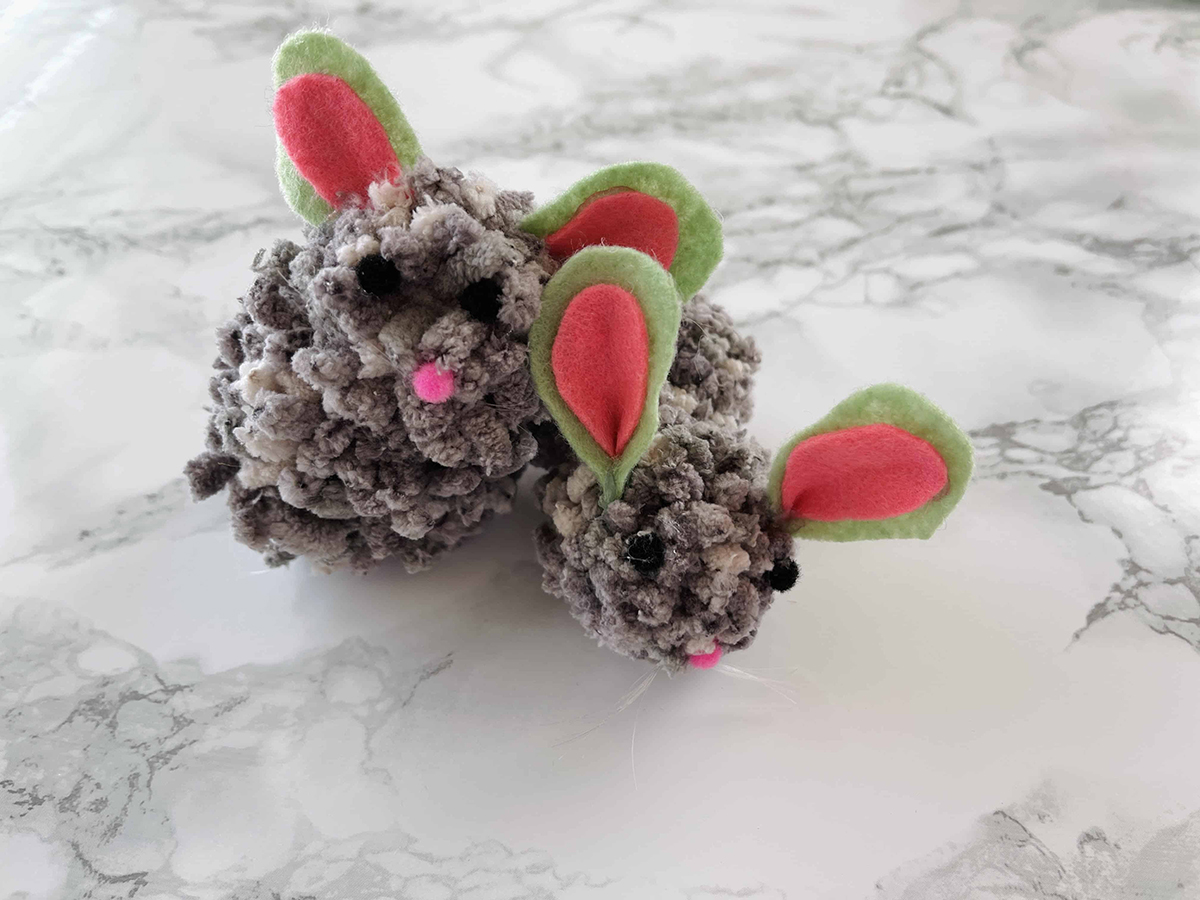 yarn bunnies spring crafts for preschool kids