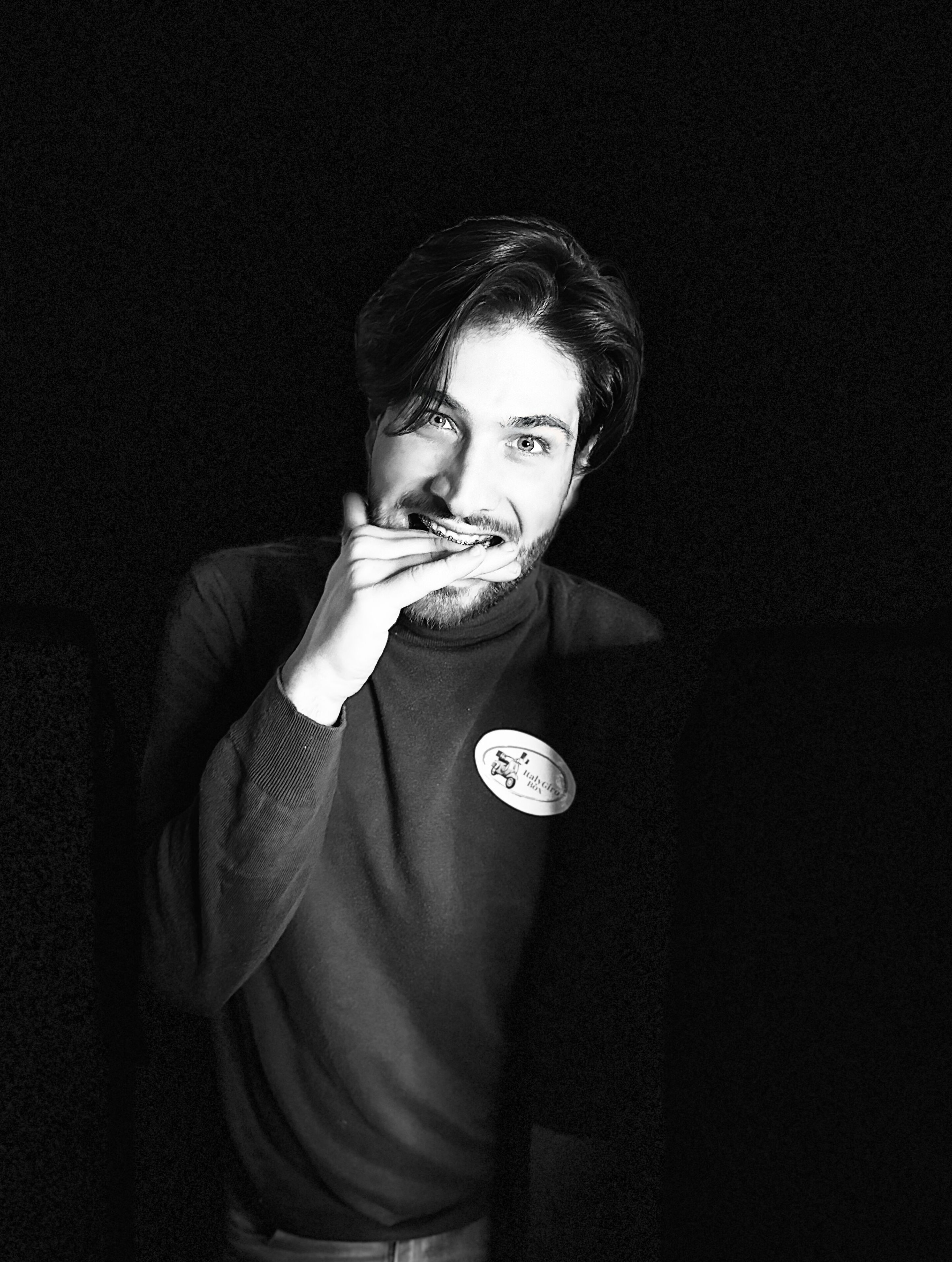 Unser CEO: Leidenschaft für italienische Delikatessen Foto des CEOs, der italienische Delikatessen präsentiert