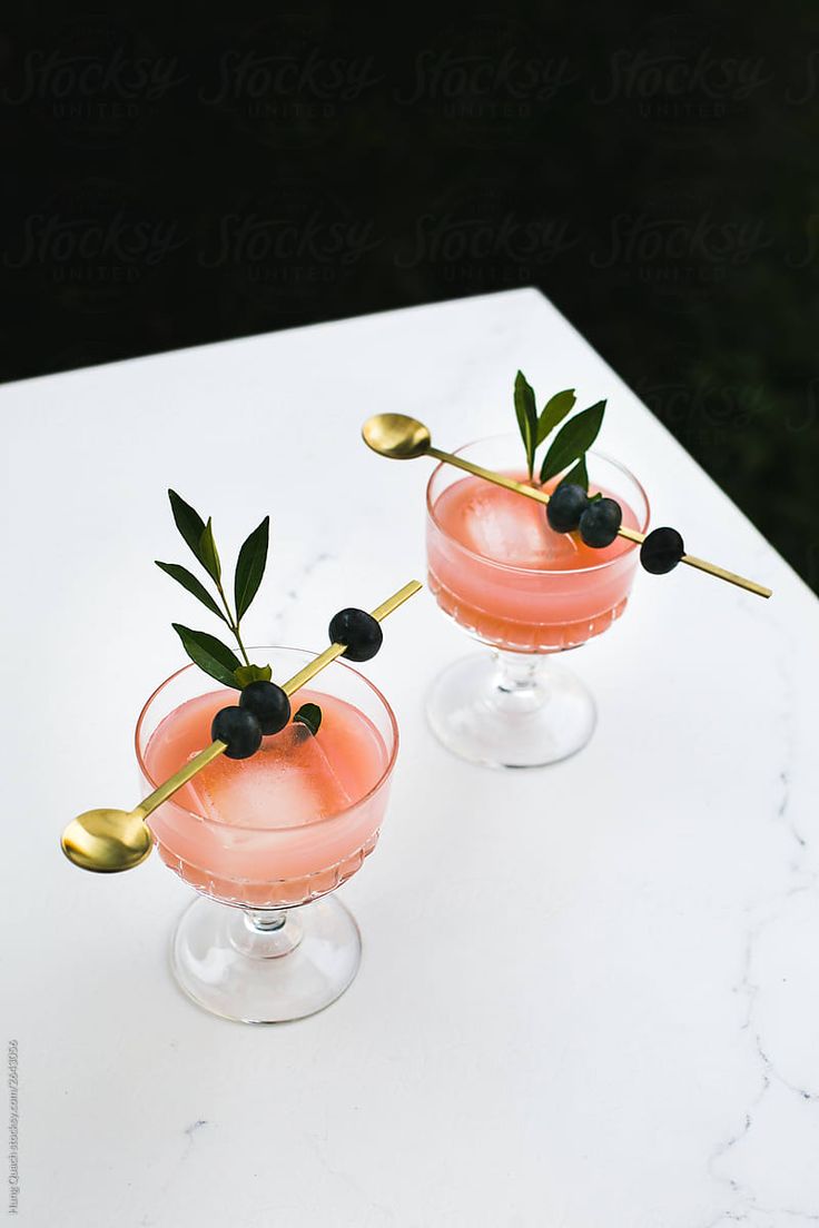 176-r73-grapefruit-cocktail-by-stocksy-contributor-hung-quach-17203574651297.jpg