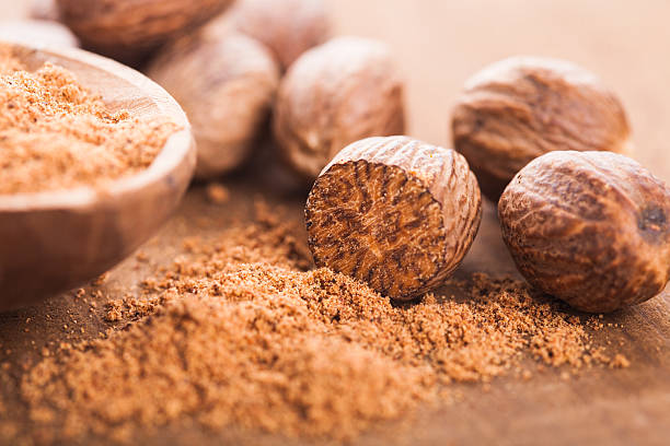 Tous les secrets de la noix de muscade, de sa cuisine à son huile essentielle