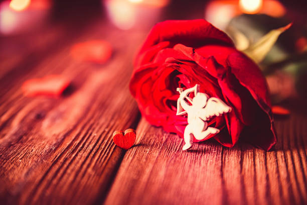 Saint Valentin, de son romantisme à ses bouquets de roses. L'histoire et la symbolique de la fête des amoureux