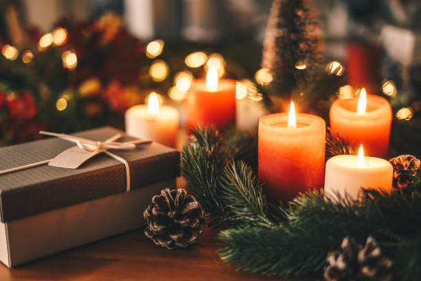 Noël et les Bougies: Une Histoire Chaleureuse et Parfumée