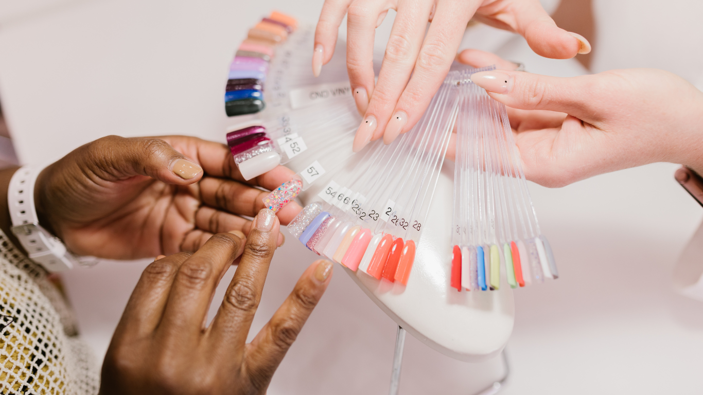 **UNLOCK YOUR BEAUTY BUSINESS POTENITAL WITH THE FEMALE ENTREPRENEUR BOX**