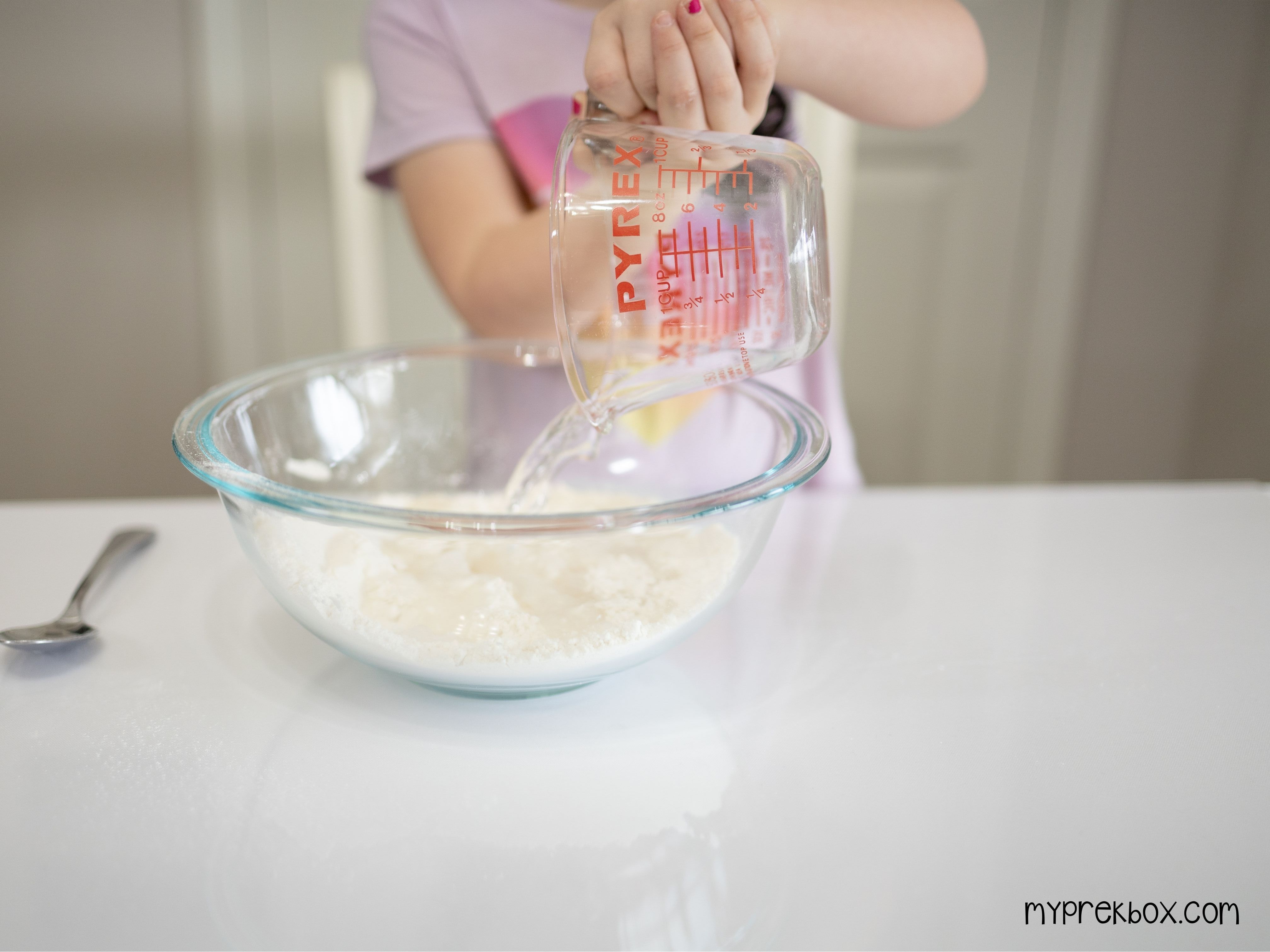 diy-pirate-doubloons-mixing-in-water