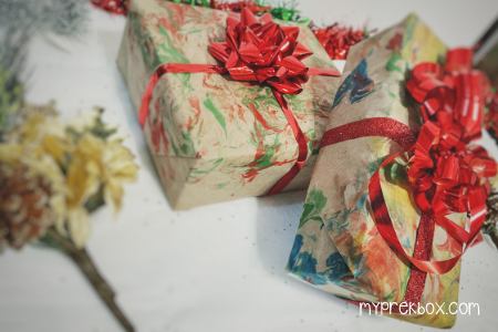 diy wrapping paper - preschool activity for christmas