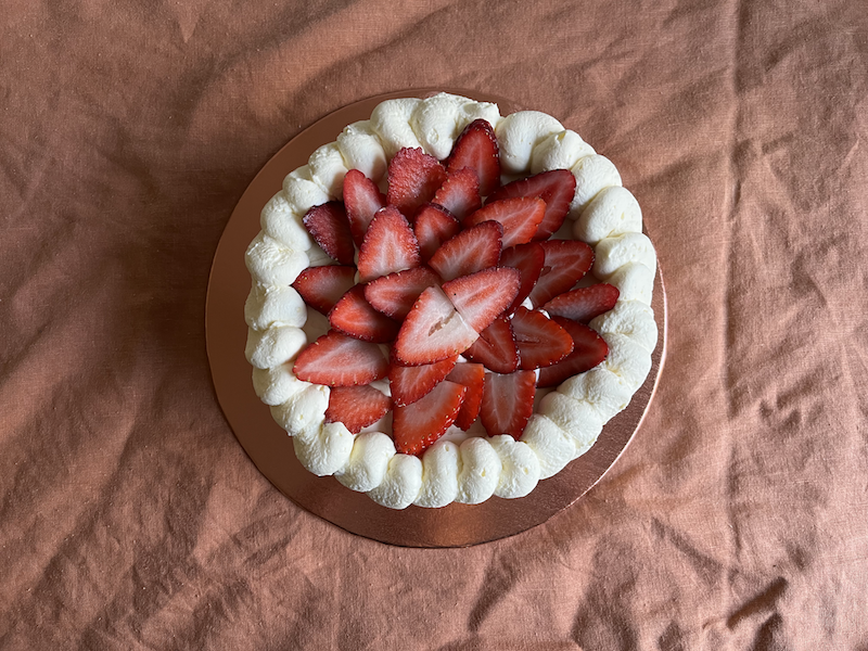 Recipe for a traditional Nordic summer strawberry cake