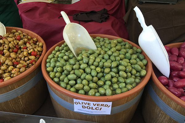 Olives in a bowl