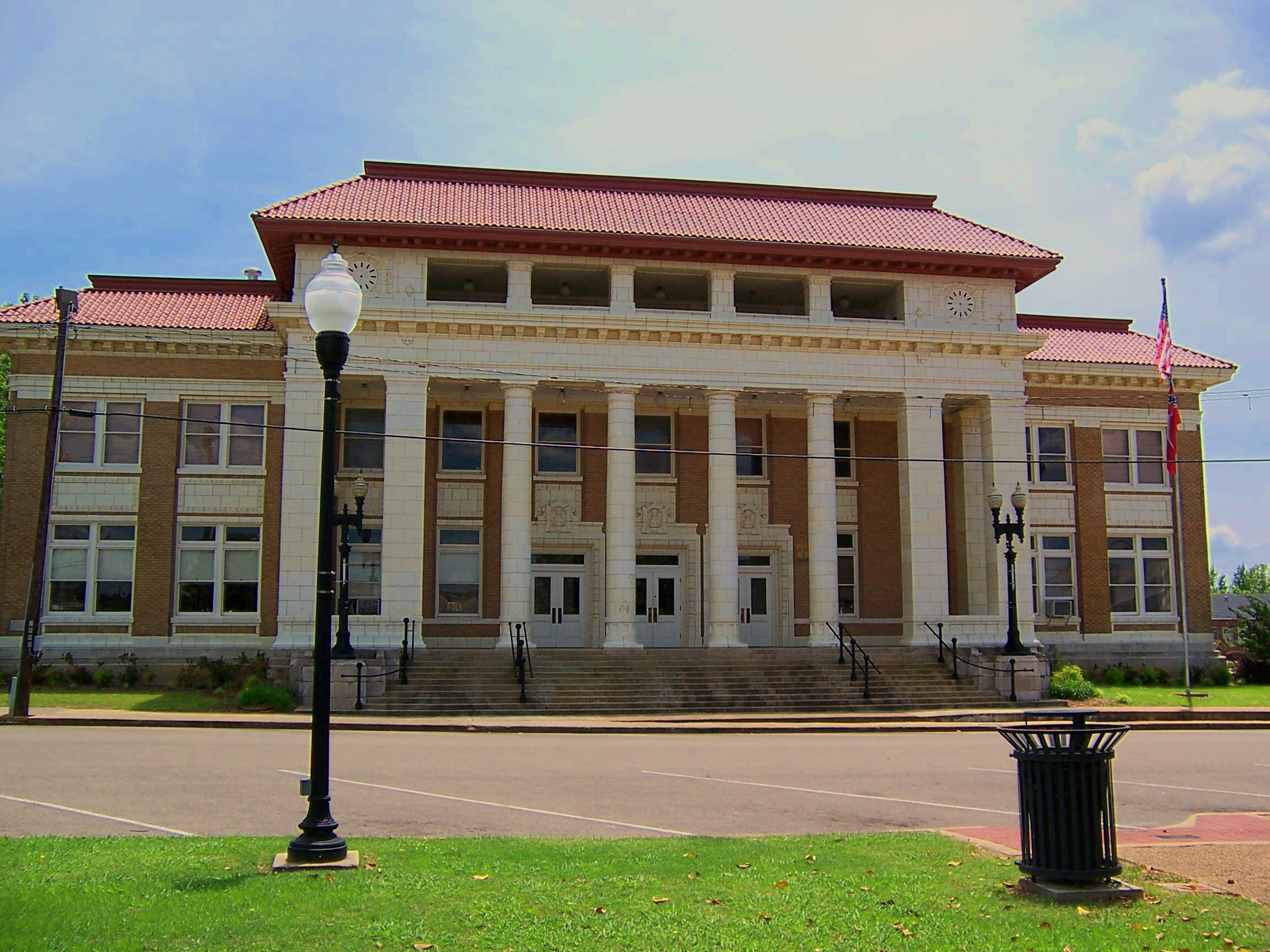 r230-pontotoccountycourthouse.jpg