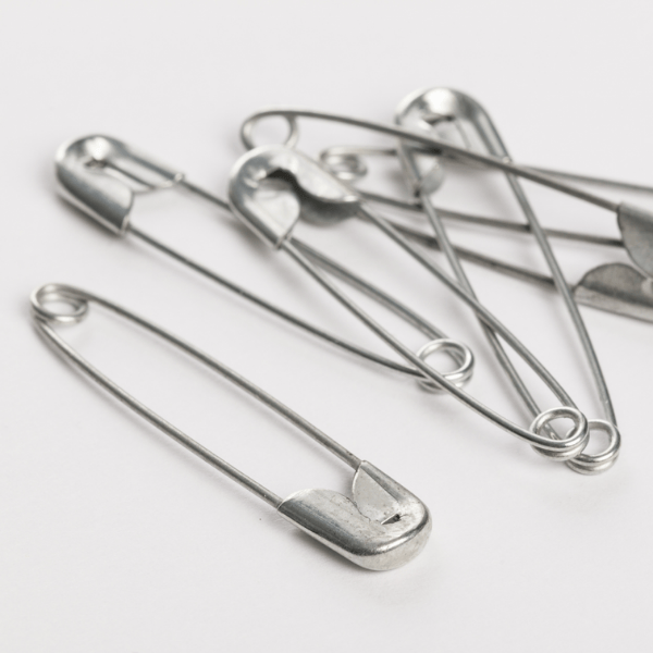 1281-10-ways-to-use-safety-pins-17364404890525.png