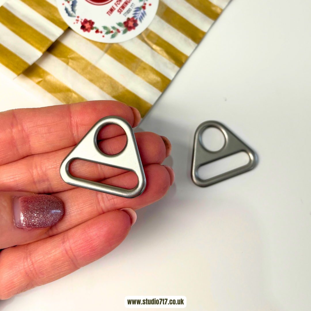767-brushed-silver-triangle-d-rings-17881266486013.png