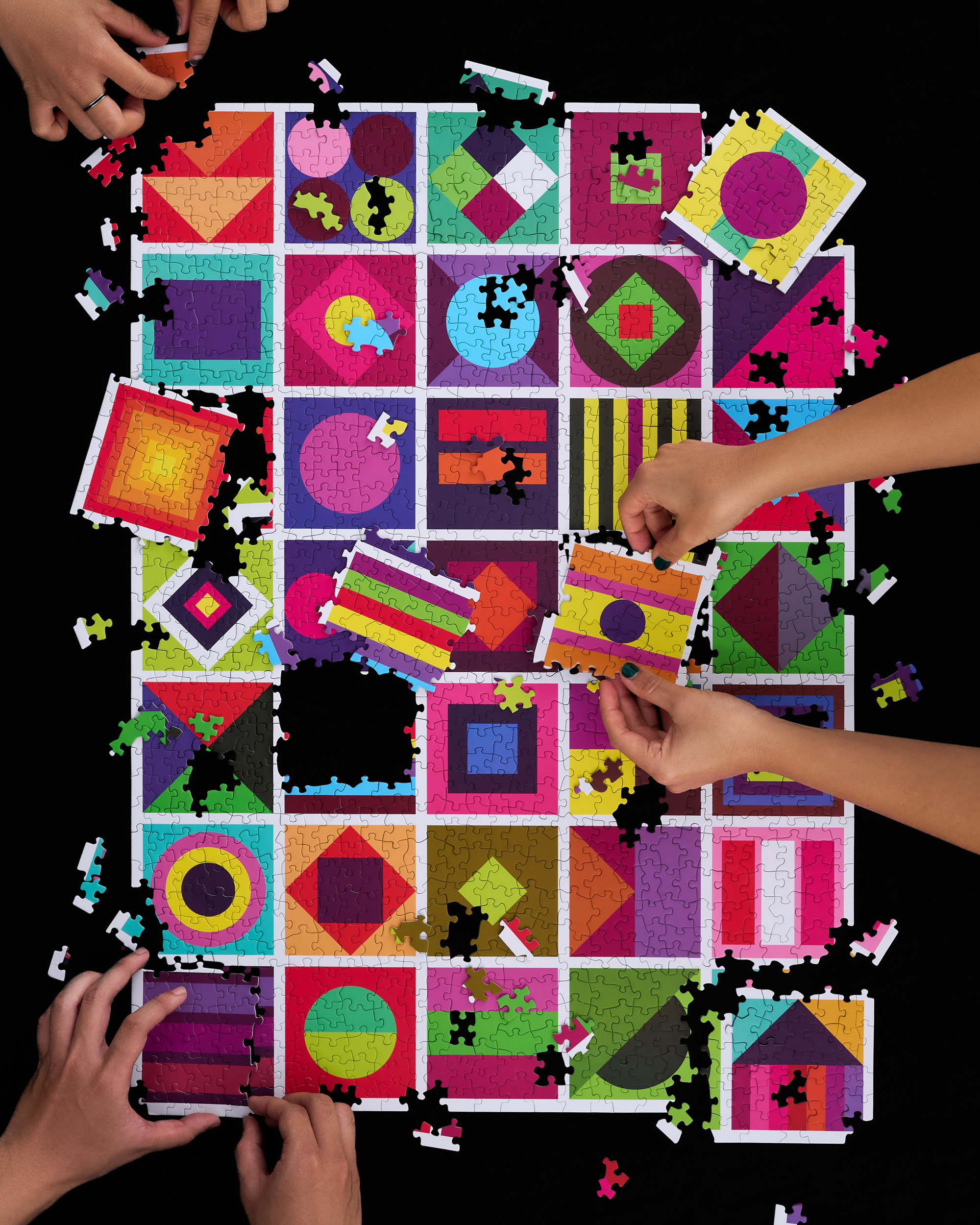 Hands puzzling Quilt by Soonness