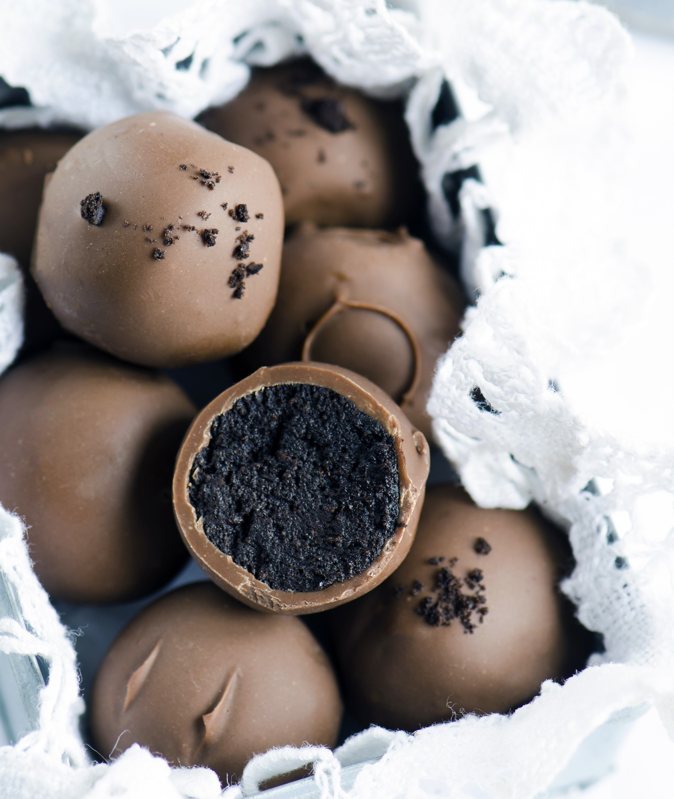 Three ingredient Cookies and Cream Truffles
