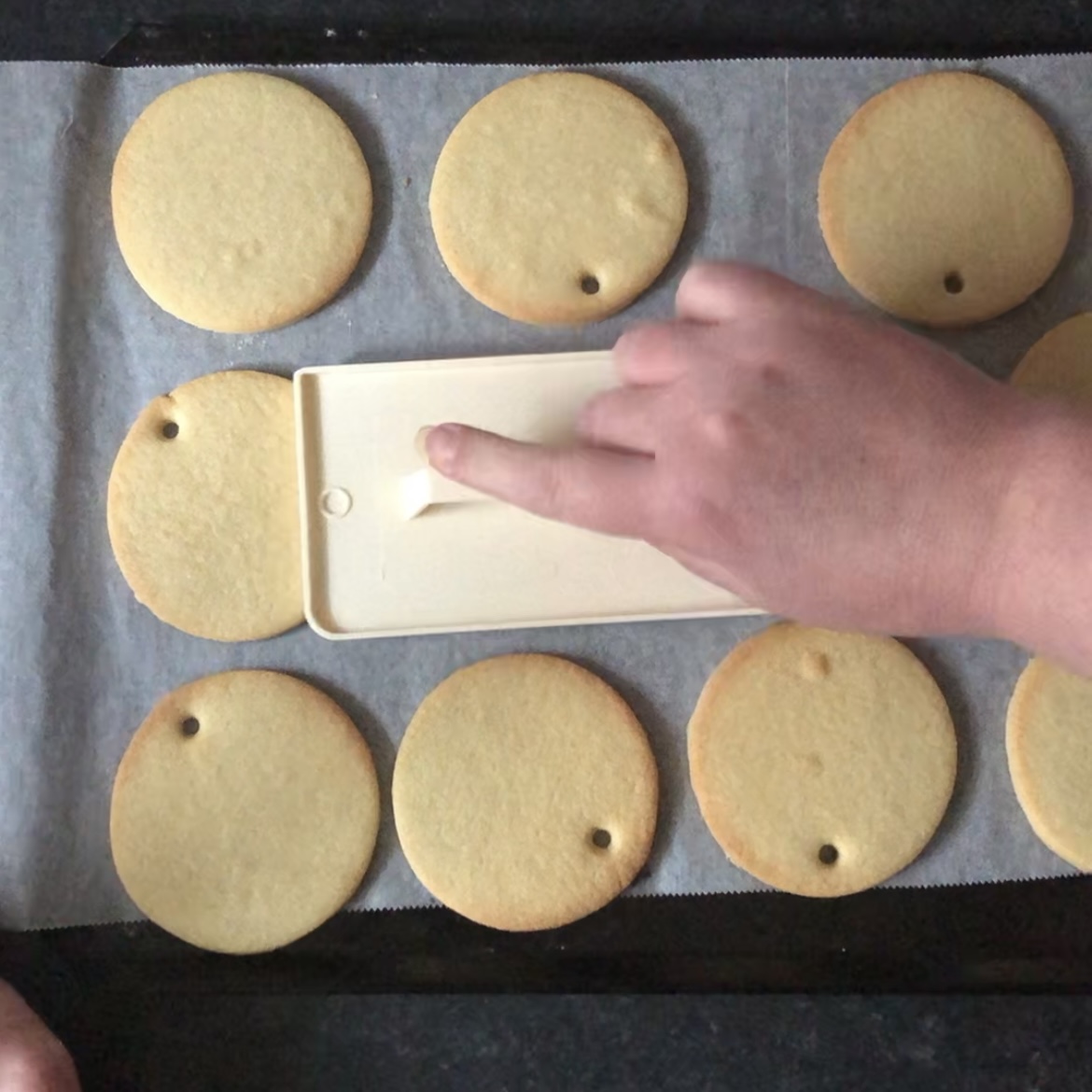 Flatten your biscuits wth a cake smoother